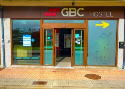 Fachada GBC Hostel en Pontevedra